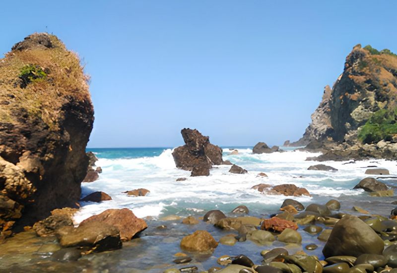 Foto: Pantai Watu Lumbung ( Gmap / distya )